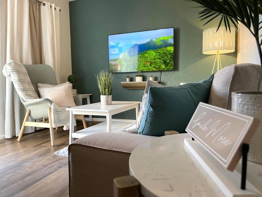 Contemporary 2-Bedroom Rental Unit Игл-Пасс Экстерьер фото